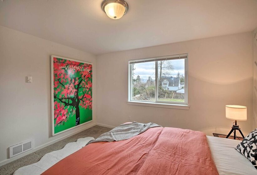 Enumclaw Home   60 Mi To Mount Rainier!