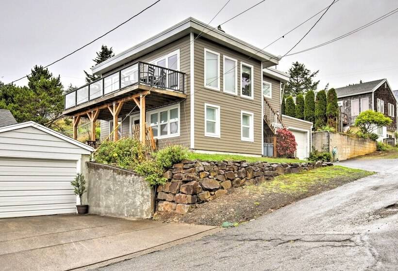 Exquisite Oceanside House W/ Pacific Views & Deck!