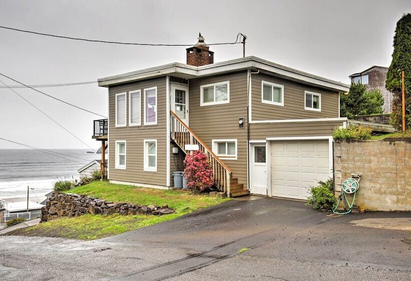 Exquisite Oceanside House W/ Pacific Views & Deck!