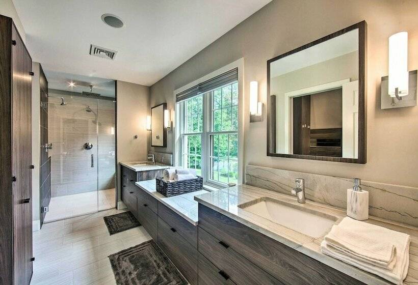 Extravagant Atglen Manor W/ Private 60 Acre Land!