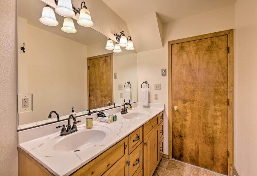 Family Cabin W/ Hot Tub: 1 Mi To Angel Fire Resort