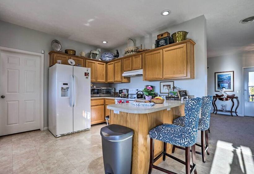 Family Farmhouse On 160 Acre Ranch W/ Hiking Trail