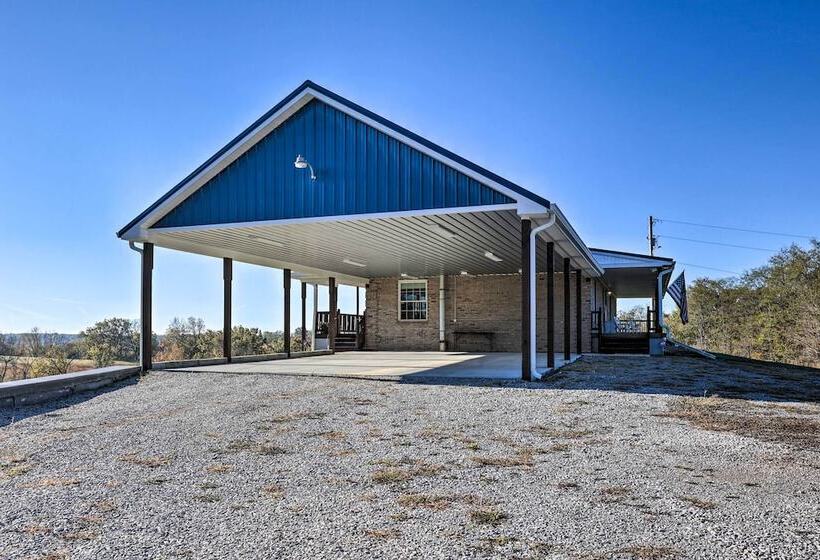 Family Farmhouse On 160 Acre Ranch W/ Hiking Trail