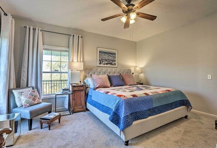 Family Farmhouse On 160 Acre Ranch W/ Hiking Trail