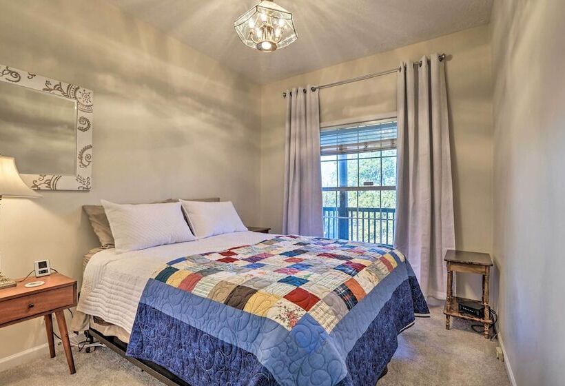 Family Farmhouse On 160 Acre Ranch W/ Hiking Trail