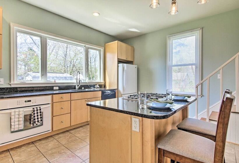 Family Friendly Cambridge Home W/ Fire Pit!