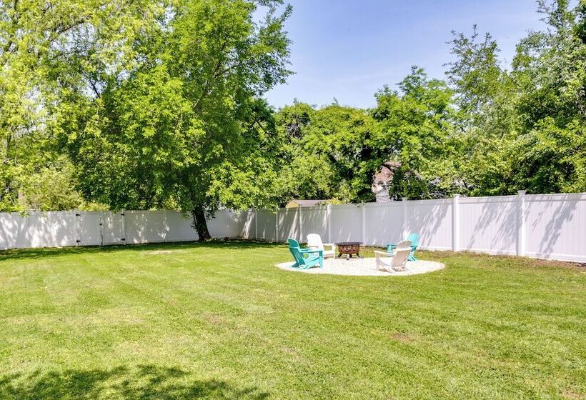 Family Friendly Cambridge Home W/ Fire Pit!