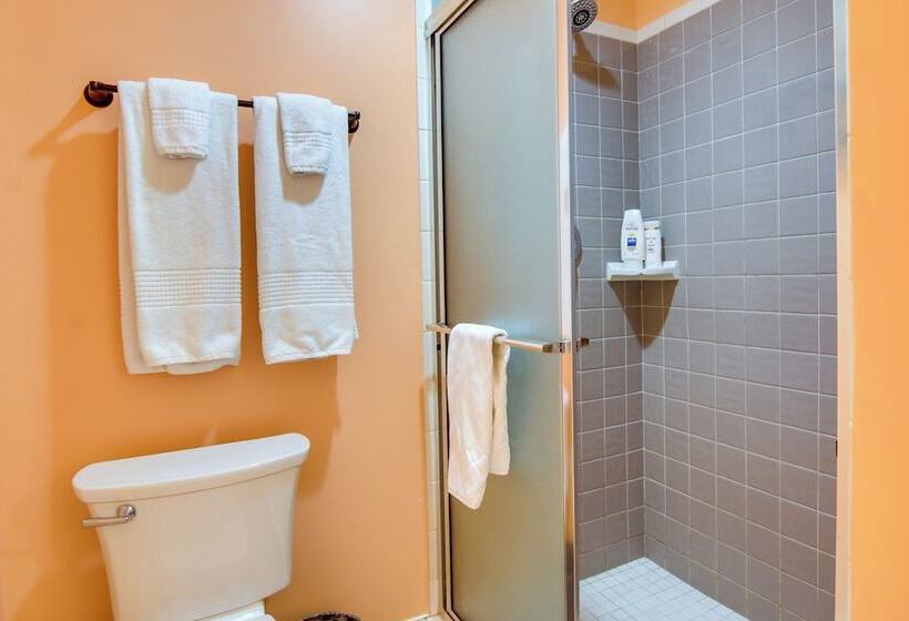 Family Friendly Cambridge Home W/ Fire Pit!