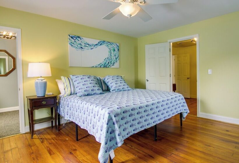 Family Friendly Cambridge Home W/ Fire Pit!