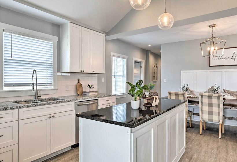 Family Friendly Home Near Noblesville Square!