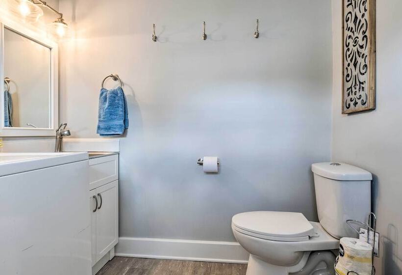 Family Friendly Home Near Noblesville Square!