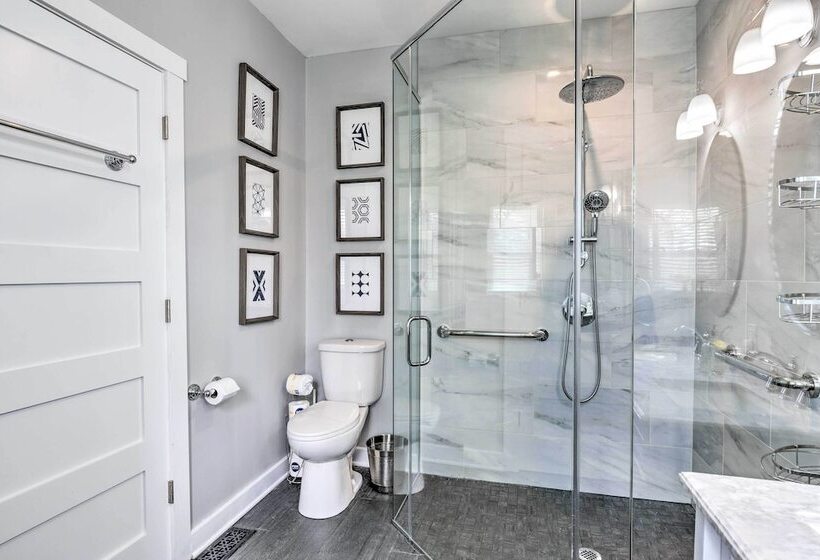 Family Friendly Home Near Noblesville Square!