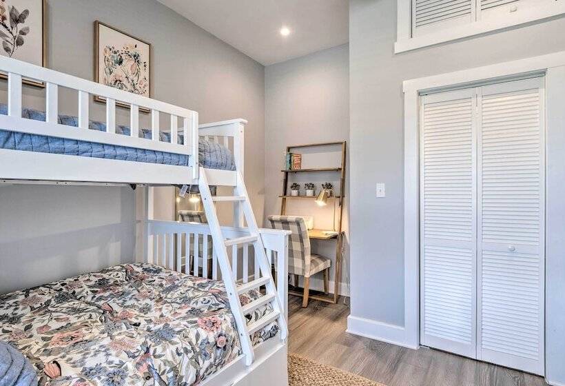 Family Friendly Home Near Noblesville Square!