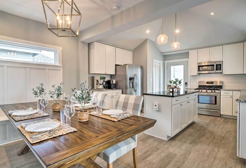 Family Friendly Home Near Noblesville Square!