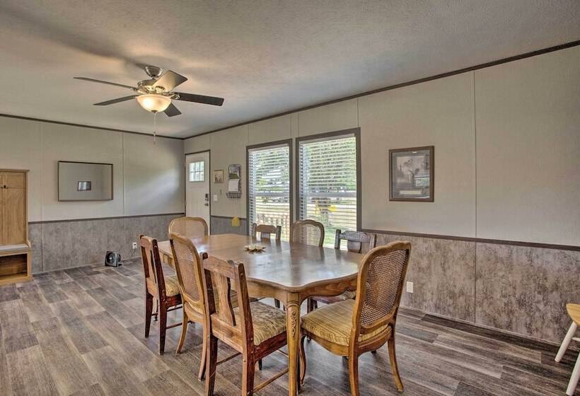 Family Friendly Madill Home: Peaceful Setting
