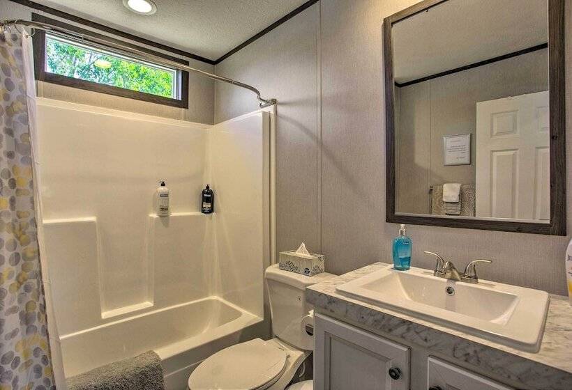 Family Friendly Madill Home: Peaceful Setting