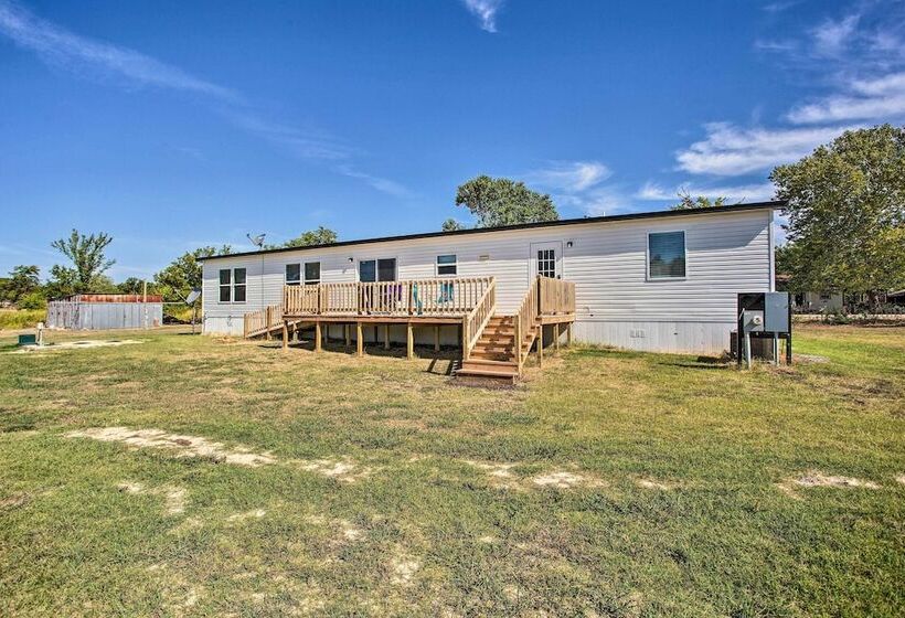 Family Friendly Madill Home: Peaceful Setting
