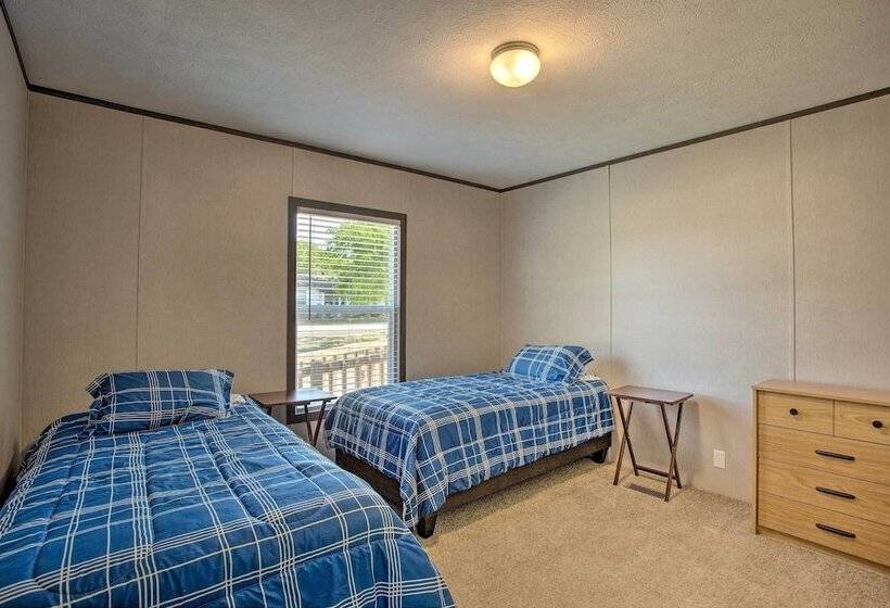 Family Friendly Madill Home: Peaceful Setting