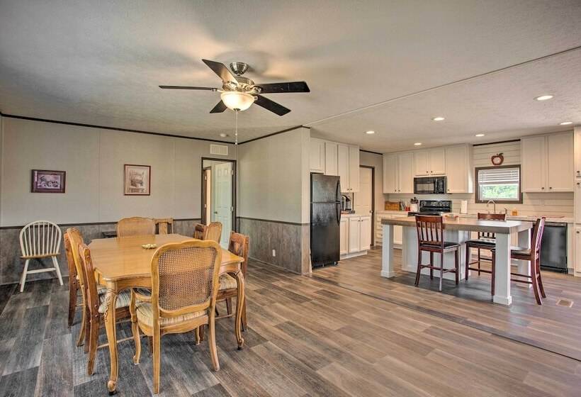 Family Friendly Madill Home: Peaceful Setting