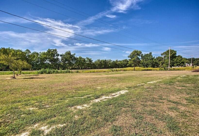 Family Friendly Madill Home: Peaceful Setting