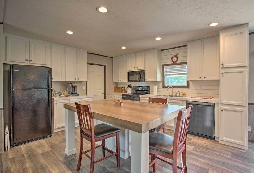 Family Friendly Madill Home: Peaceful Setting