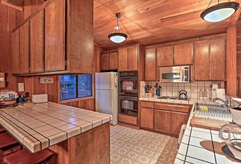 Family Friendly Truckee Cabin Near Ski Shuttle!