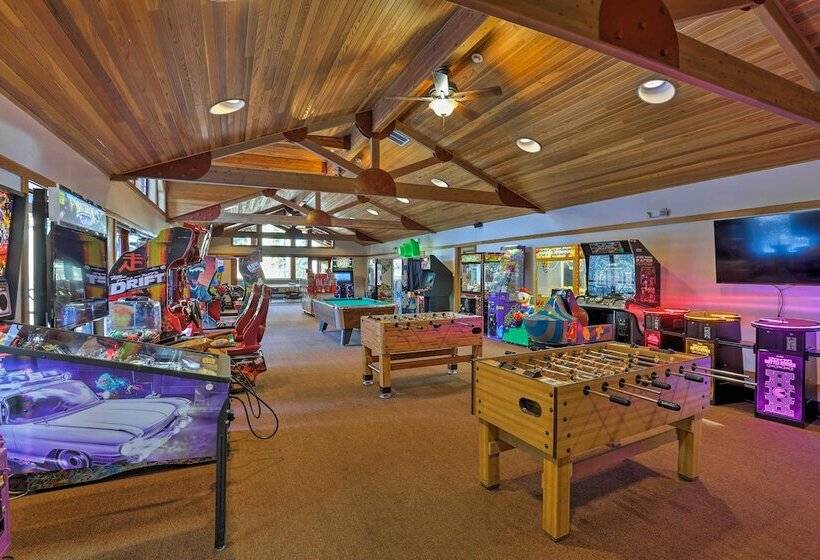 Family Friendly Truckee Cabin Near Ski Shuttle!
