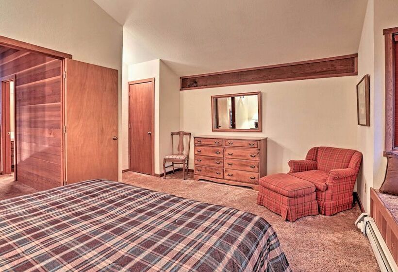 Family Friendly Truckee Cabin Near Ski Shuttle!