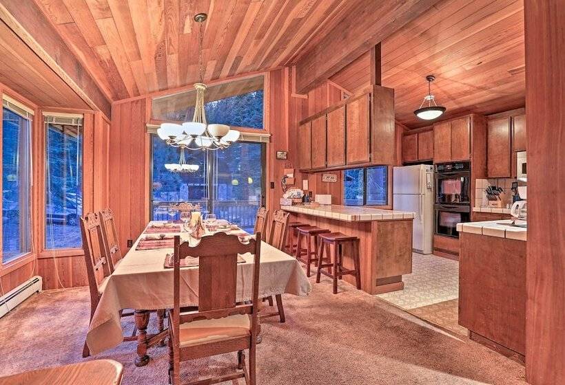 Family Friendly Truckee Cabin Near Ski Shuttle!