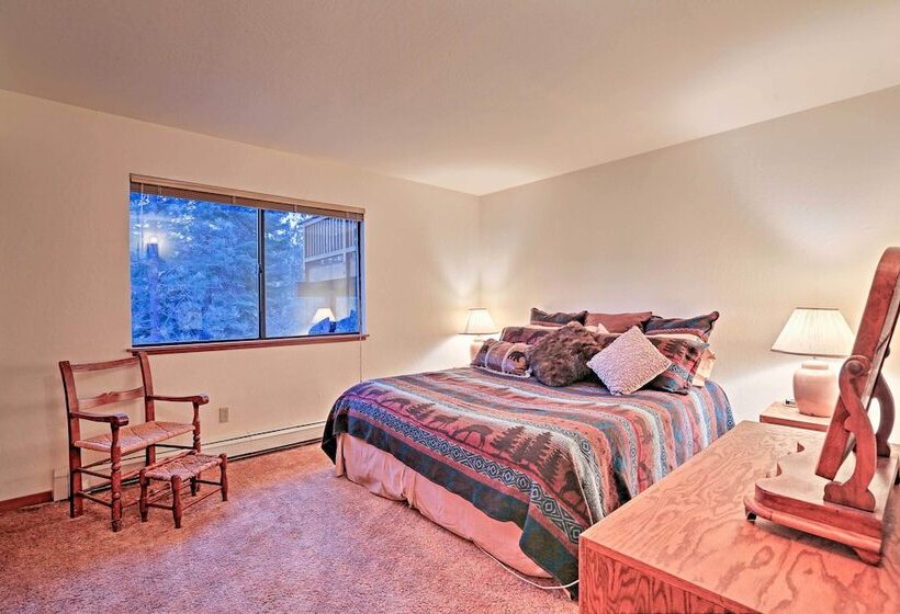 Family Friendly Truckee Cabin Near Ski Shuttle!