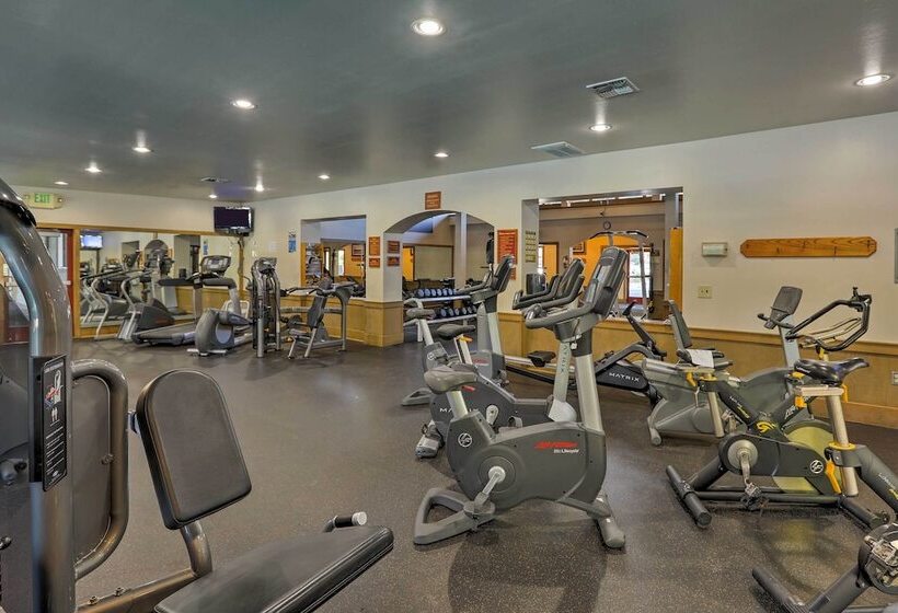 Family Friendly Truckee Cabin Near Ski Shuttle!