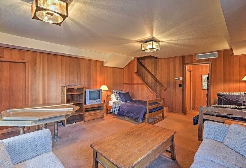 Family Friendly Truckee Cabin Near Ski Shuttle!
