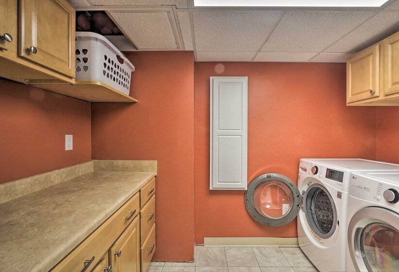 Family Friendly Woodbury Home With Yard + Deck!