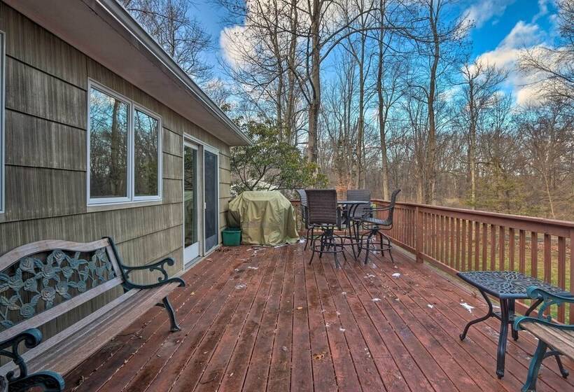 Family Friendly Woodbury Home With Yard + Deck!