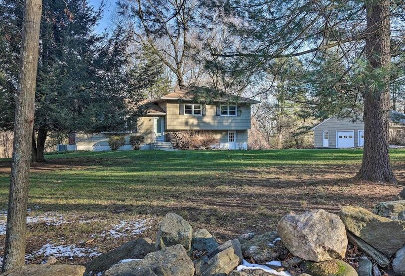 Family Friendly Woodbury Home With Yard + Deck!