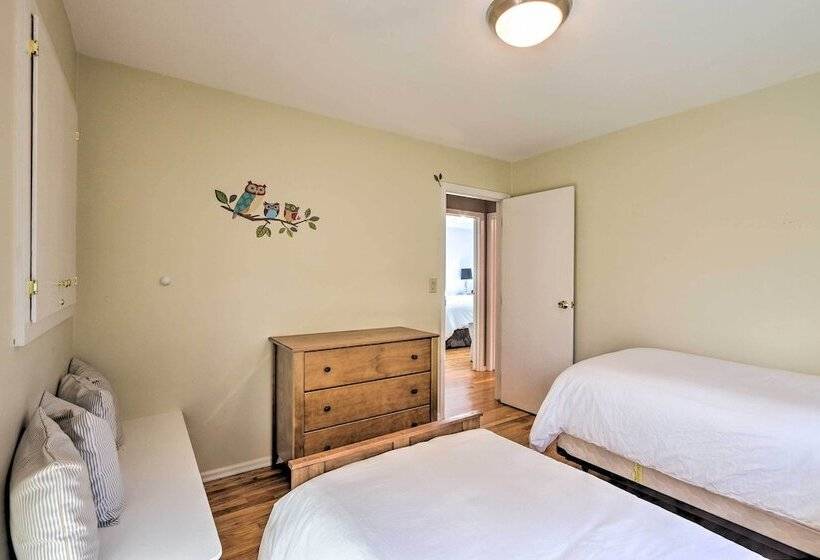 Family Friendly Woodbury Home With Yard + Deck!