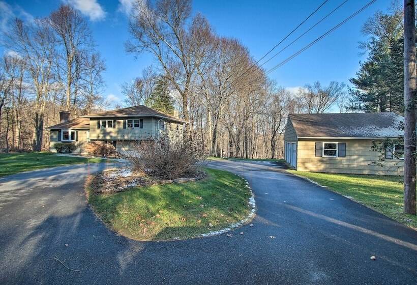 Family Friendly Woodbury Home With Yard + Deck!