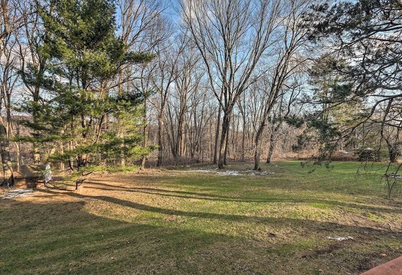 Family Friendly Woodbury Home With Yard + Deck!