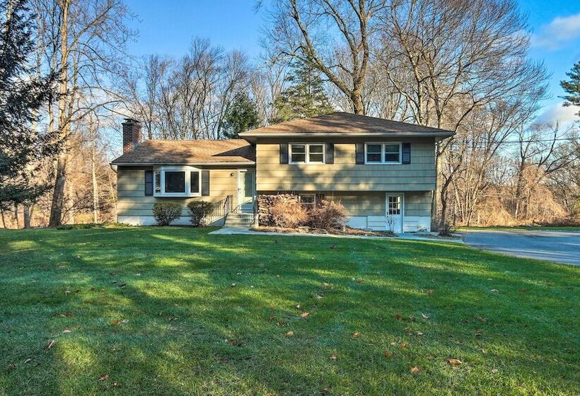 Family Friendly Woodbury Home With Yard + Deck!