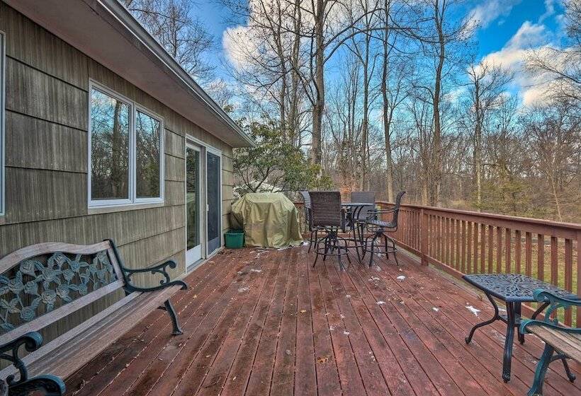 Family Friendly Woodbury Home With Yard + Deck!
