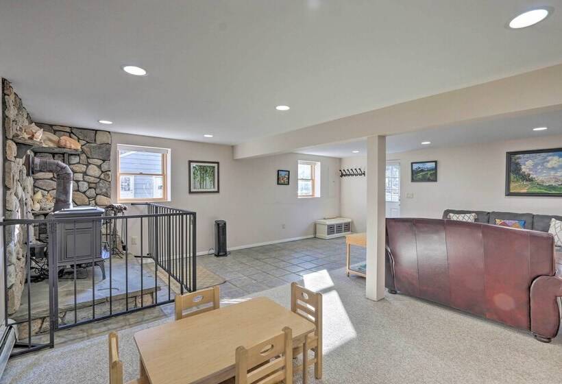 Family Friendly Woodbury Home With Yard + Deck!