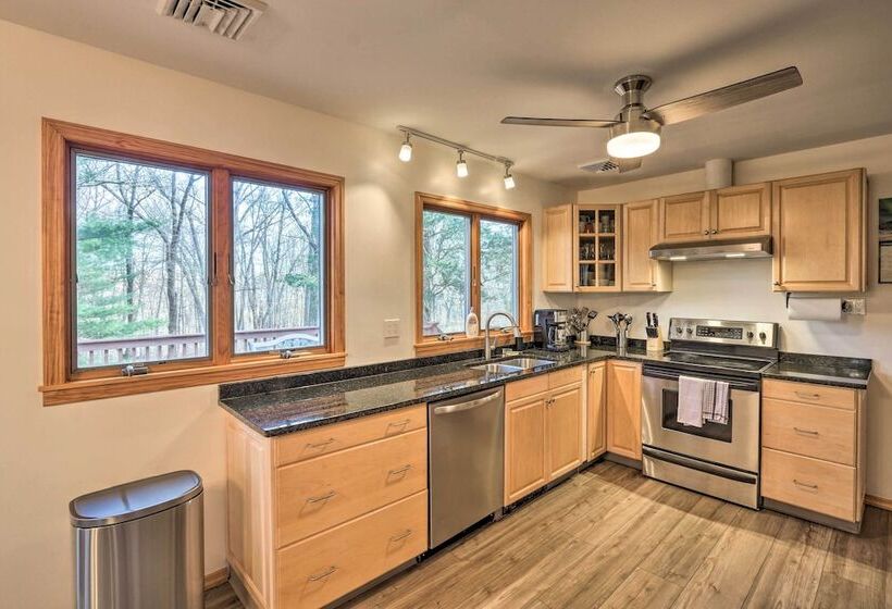 Family Friendly Woodbury Home With Yard + Deck!