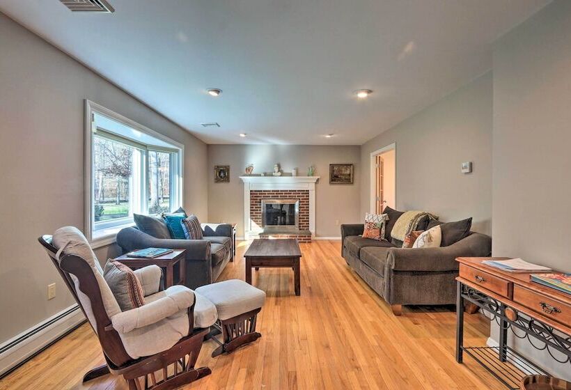 Family Friendly Woodbury Home With Yard + Deck!