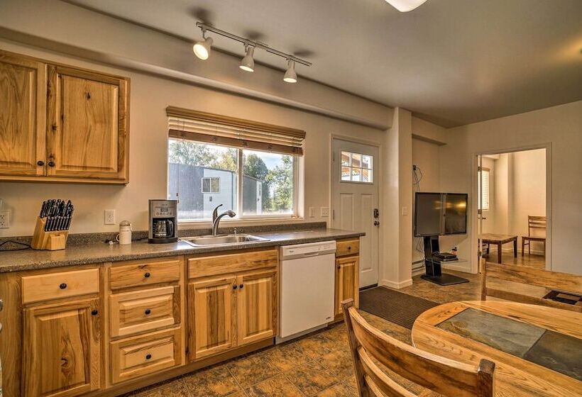 Family Retreat ~8 Mi To Downtown + Bishops Beach!