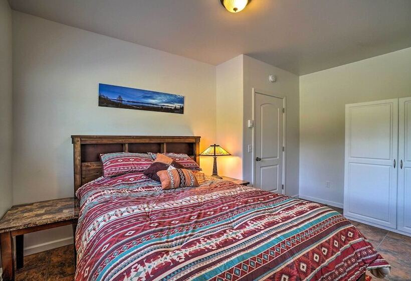 Family Retreat ~8 Mi To Downtown + Bishops Beach!