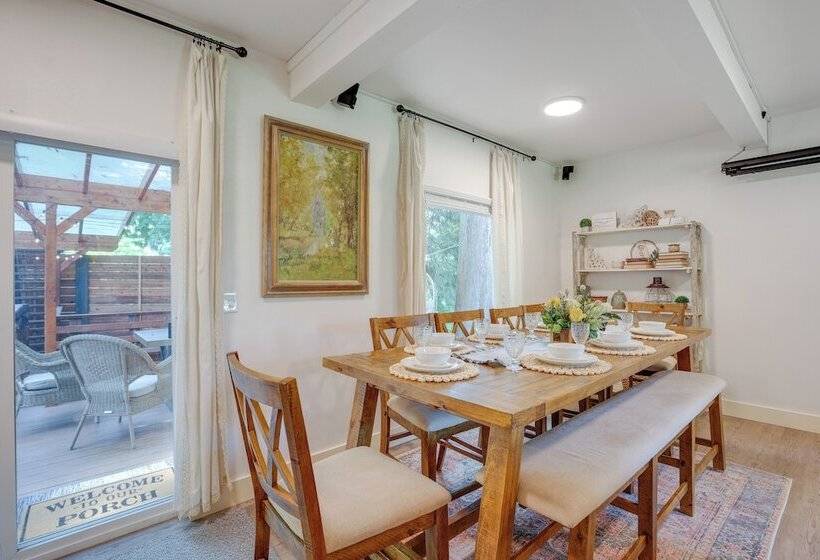 Farmhouse W/ Private Hot Tub < 1 Mile To Birch Bay