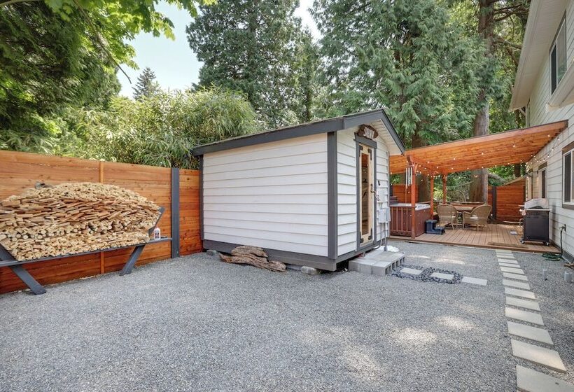 Farmhouse W/ Private Hot Tub < 1 Mile To Birch Bay