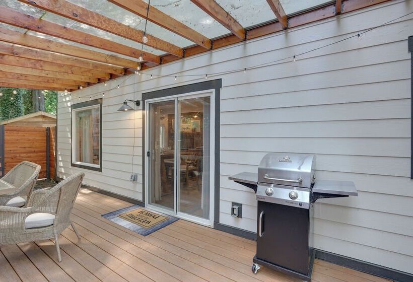 Farmhouse W/ Private Hot Tub < 1 Mile To Birch Bay