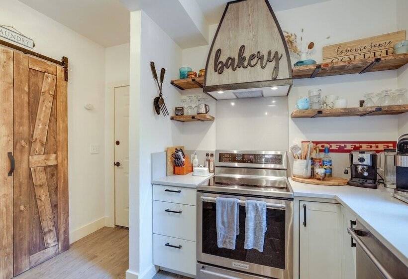 Farmhouse W/ Private Hot Tub < 1 Mile To Birch Bay