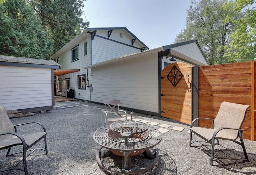 Farmhouse W/ Private Hot Tub < 1 Mile To Birch Bay